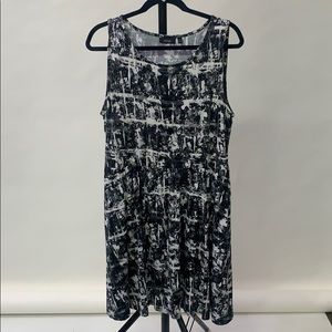 Apt 9 black & white sleeveless dress w/pockets